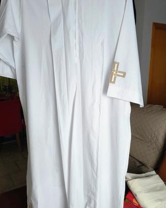 camice liturgico con ricami semplici 
