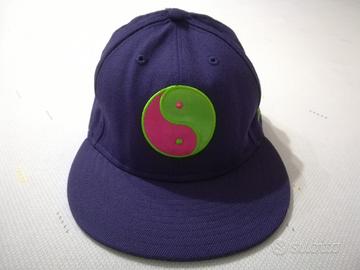 Cappello Yin & Yang,Visiera Piatta, non regolabile