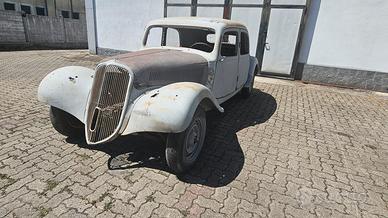 Auto d'epoca da restauro Traction Avant 11B