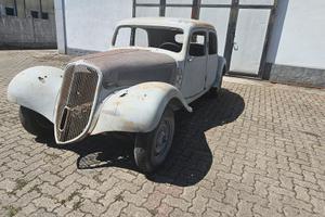 Auto d'epoca da restauro Traction Avant 11B