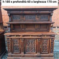 Mobile a zampa di leone in legno intarsiato