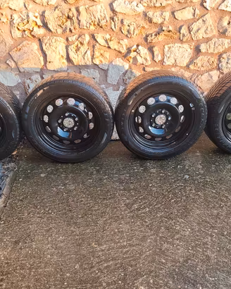 4 Cerchi in ferro 16" per BMW + Gomme invernali