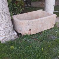 Antica vaschetta in marmo.