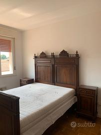 Elegante Camera da Letto in Noce Massello