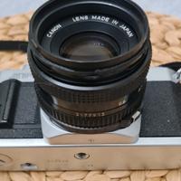 Macchina fotografica Canon AV1 e accessori