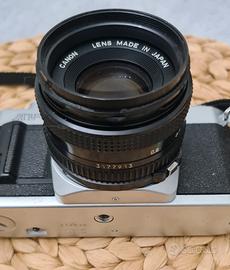 Macchina fotografica Canon AV1 e accessori