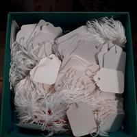 Cartellini prezzo con legaccio 