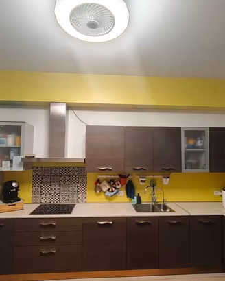 cucina, tavolo e 4 sedie
