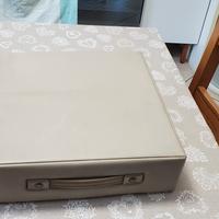 Macchina da scrivere olivetti 25