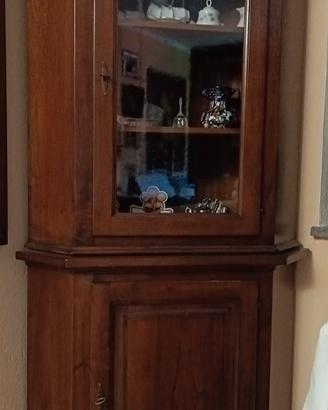 Cristalliera ad angolo puro legno di noce 