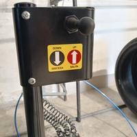 alza gomme per bilanciatrice 