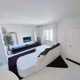 Villetta a schiera-jacuzzi e barbecue nel giardino