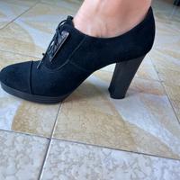 Scarpe con stringhe e  tacco alto