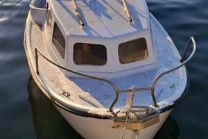 Barca gozzo falcon di 5 metri ad asse entrobordo