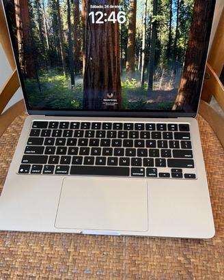 Macbook Air, praticamente nuovo.