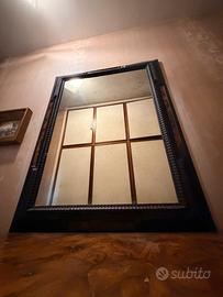 Grande specchio con cornice in legno lavorata
