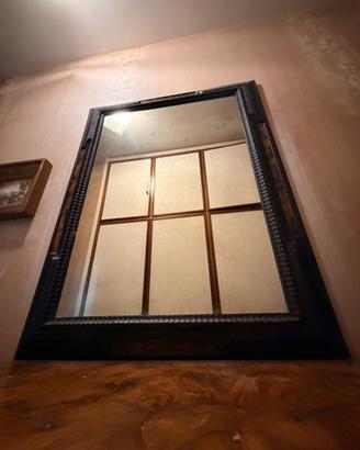 Grande specchio con cornice in legno lavorata