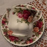 Due tazze da tè Royal Albert 