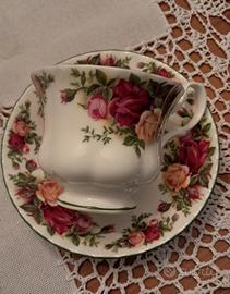 Due tazze da tè Royal Albert 