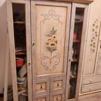 Libreria decorata a mano nuova