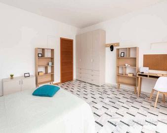 Stanza in appartamento di 140 m² a Milano