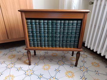 mobile su misura per enciclopedia delle Muse