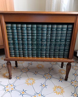 mobile su misura per enciclopedia delle Muse