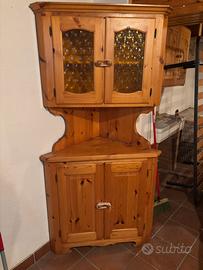 Vetrina ad angolo stile alpino