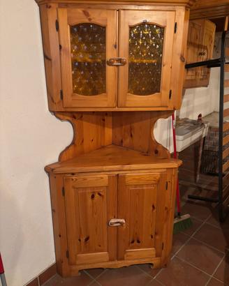 Vetrina ad angolo stile alpino