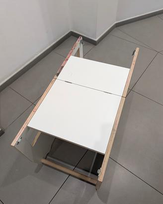 Tavolo Montessori per bambini