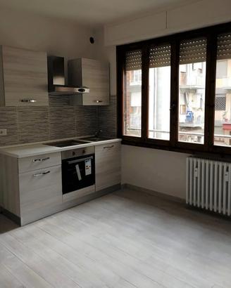 A Prato est Monolocale Semiarredato con Cantina