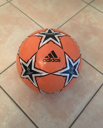 Pallone da calcio Adidas nuovo Finale Capitano