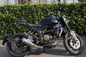 Voge 300AC 2022 - 3420km - sempre garage