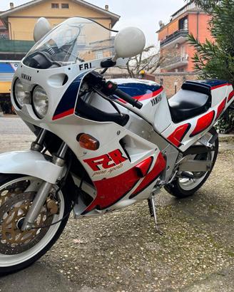 YAMAHA FZR 1000 GENESIS
