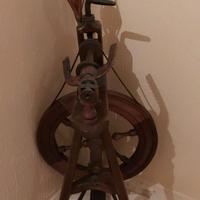 Antico filarino in legno