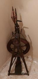 Antico filarino in legno