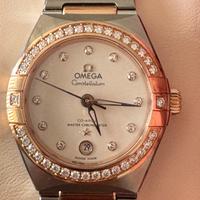 Omega Cinstallation Lady
