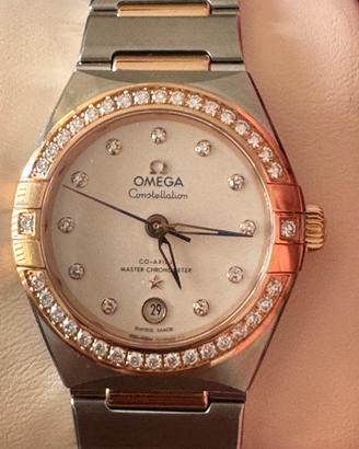 Omega Cinstallation Lady