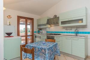 Trlocale bello 80 mt dalla spiaggia cinta