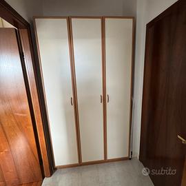 Armadio con tre ante battenti