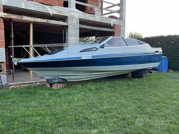 Motoscafo Bayliner Capri Cuddy