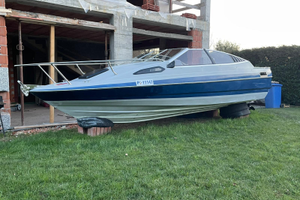 Motoscafo Bayliner Capri Cuddy