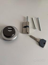 Cilindro con mostrina e serratura con chiave europ