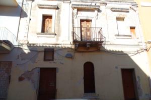 Indipendente al primo piano 3 vani + acc.ri