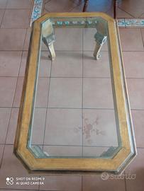 Tavolino in legno intagliato con piano in vetro