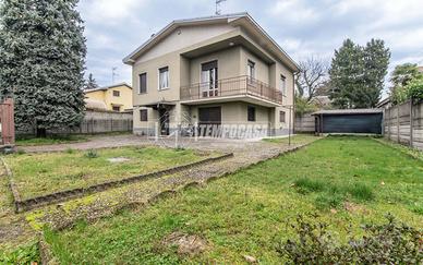 MARNATE - VILLA SINGOLA CON GIARDINO