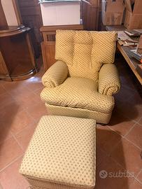 Poltrona e poggia piedi imbottiti