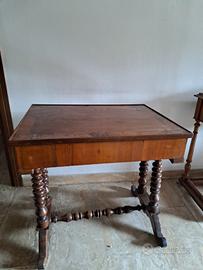 piccolo scrittoio o tavolino da centro- fine 800