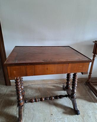 piccolo scrittoio o tavolino da centro- fine 800