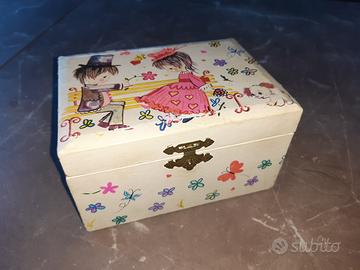 Scatoĺa portagioie con carillon ballerina